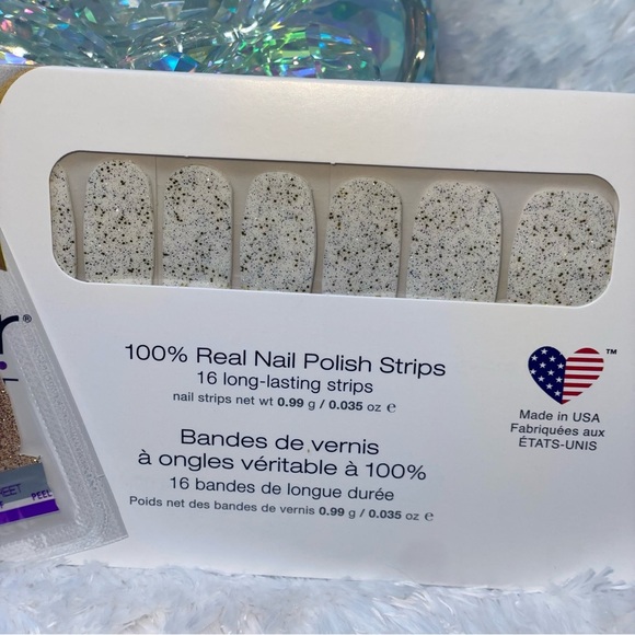 Color Street | Leftover Confetti a white with gold flecks glitter finish - Picture 7 of 8